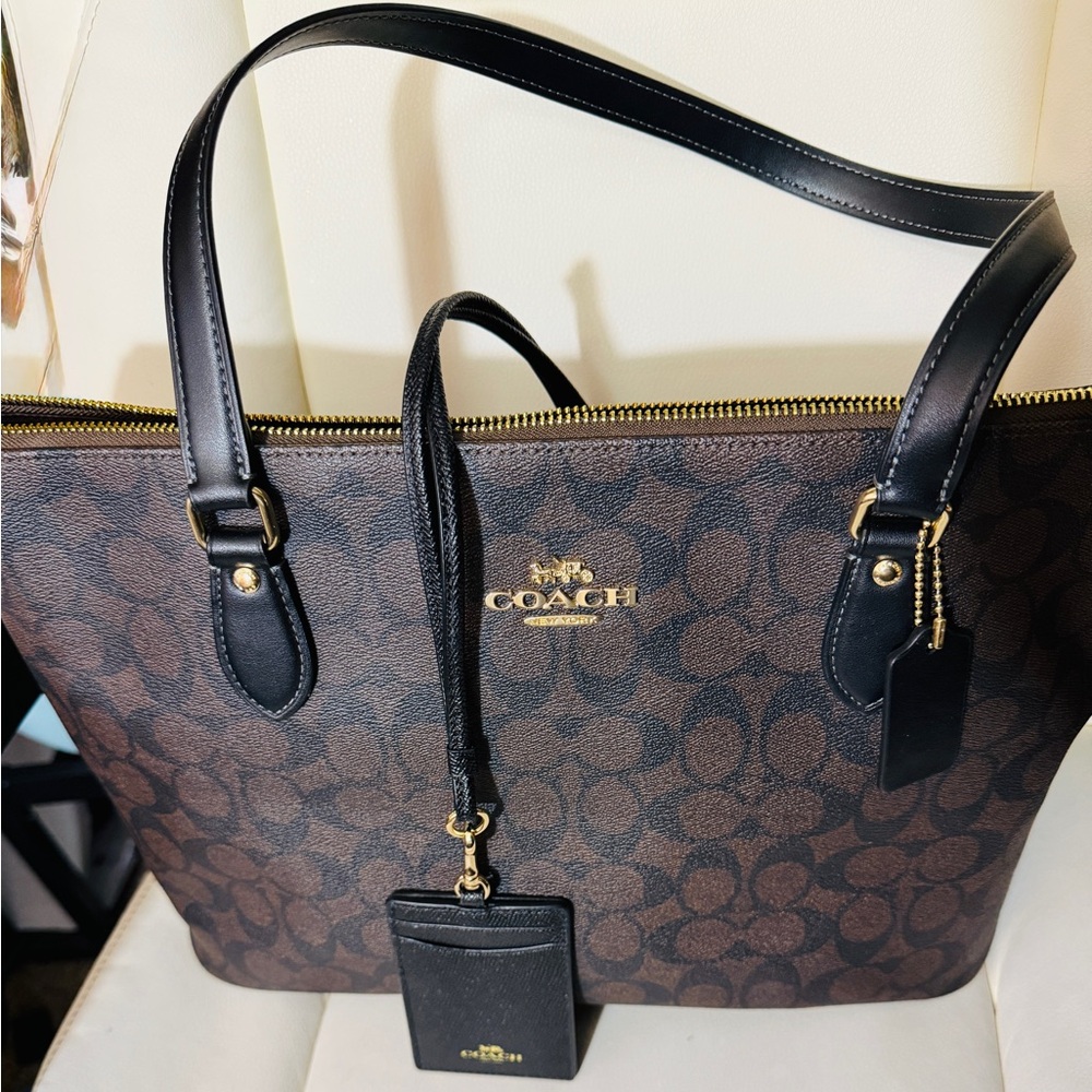 Coach Gallery Tote Bag in Signature Canvas W/ Coach Black Lanyard